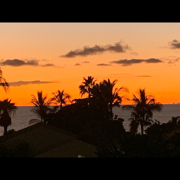 Meet your Poshers Lora and Marcy - Picture 4 of 7